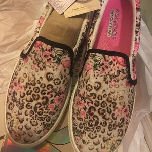 Nwt Sketchers scented sole slip ons